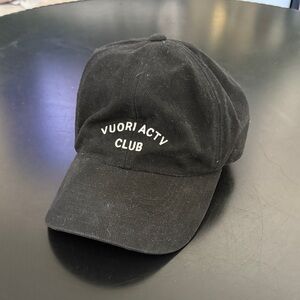 Vuori Black Club Cap